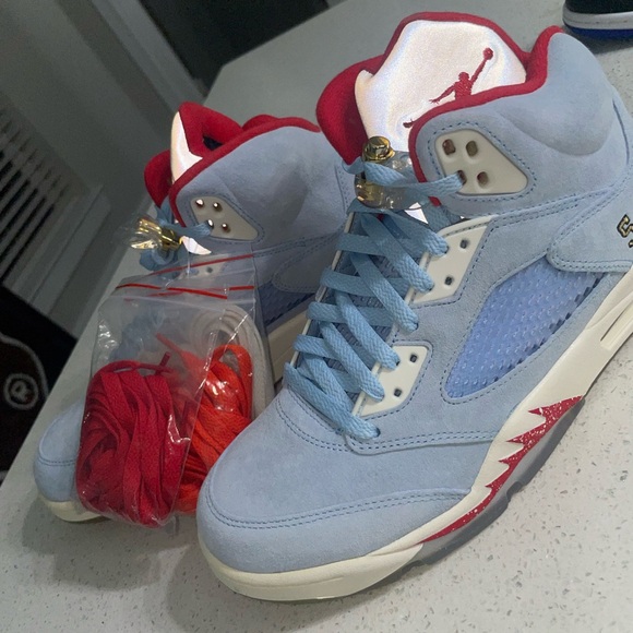 Trophy room 5s - Picture 1 of 1